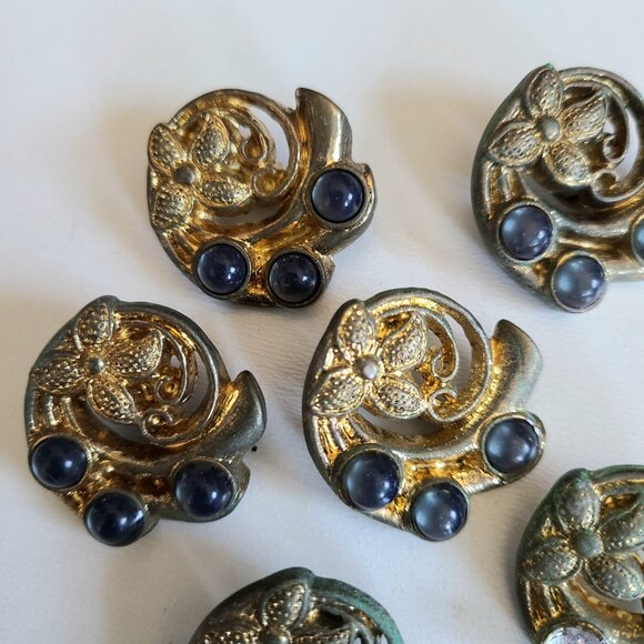 6 Vintage faux stones floral filigree style gold tone buttons. - Picture 3 of 5
